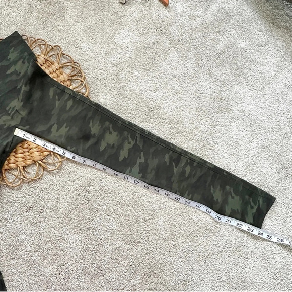 SPANX Look At Me Now Seamless Leggings High Waisted Green Camo Size SP - Picture 9 of 10